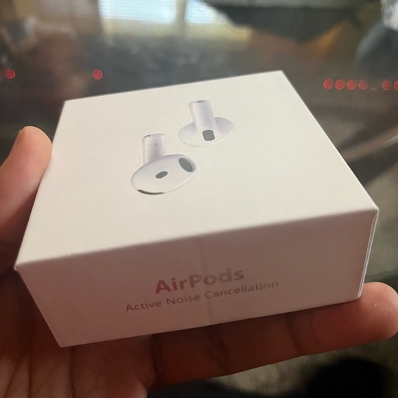 Apple AirPods with Noise Cancellation - White